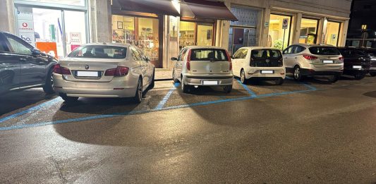 In via Ennio Goduti si cambia di nuovo: saranno eliminati i parcheggi a pettine, ecco altri stalli a pagamento