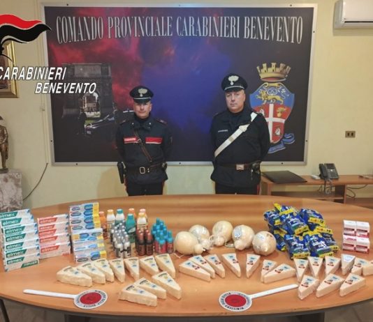 Beccate a rubare in un supermercato: tre donne in manette dopo un inseguimento