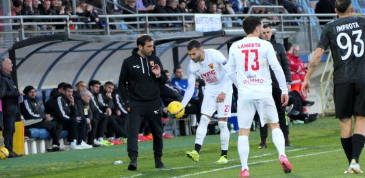 Il Benevento rischia una crisi di panico: ora deve guardarsi alle spalle