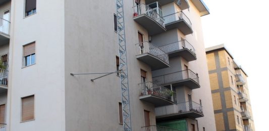 Condominio via Piermarini, Mastella chiede approfondimenti: “Valutare sospensione dei lavori”