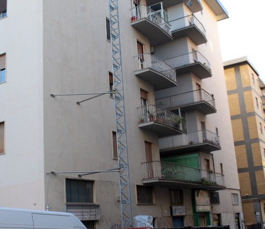 Condominio via Piermarini, Mastella chiede approfondimenti: “Valutare sospensione dei lavori”