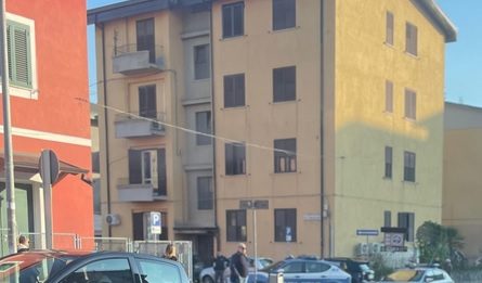 Accoltellato un 19enne in città, indaga la Polizia