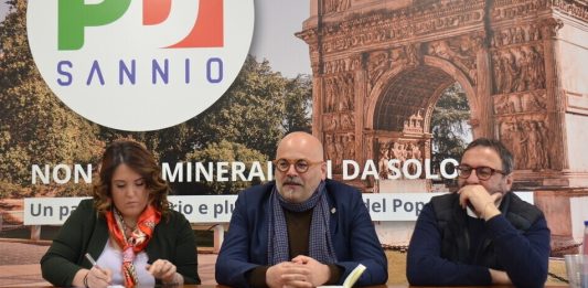 Pd, nuovo incontro per le Provinciali: De Luca invoca unità, ma tre sindaci disertano