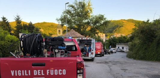 Scivola e cade in dirupo per diversi metri, 65enne messo in salvo dai Vigili del fuoco