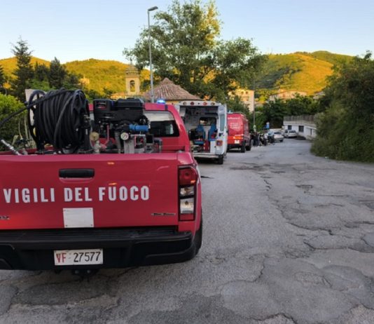 Cade in un dirupo tra Cirignano e Montesarchio, salvato dai Vigili del Fuoco