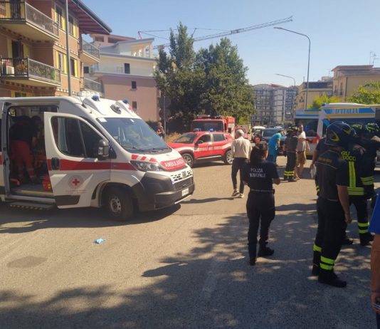 Scontro tra auto in città: cinque feriti, bambina trasportata al ‘Santobono’
