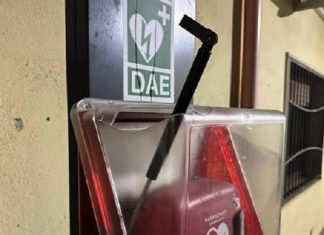 Durazzano – Anche il defibrillatore finisce nel mirino dei vandali