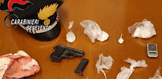 Droga e armi in casa, nei guai un 80enne e una 57enne della città