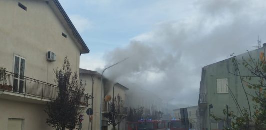 Paura a Castelvenere: in fiamme un’abitazione, nessun ferito
