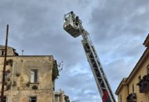 Edificio abbandonato a rischio crollo, scatta chiusura di via Adua