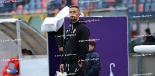 Benevento, Floro Flores: “Abbiamo smesso di giocare, così non va”