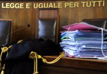 Diede fuoco al vicino dopo lite, condannato a 16 anni