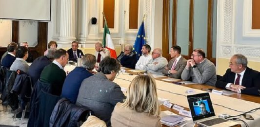 Ancora raid nelle scuole: ladri rubano computer a Pago Veiano