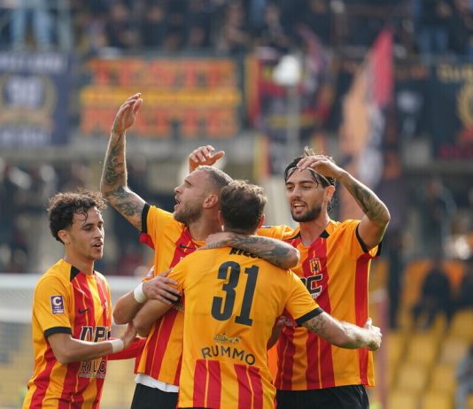 Benevento, il nuovo corso inizia con tre punti: tris al Monopoli e secondo posto