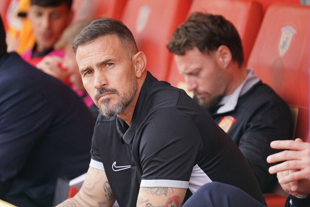 floro flores in panchina