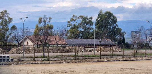 Pago Veiano – Pannelli sulla piscina, piovono critiche