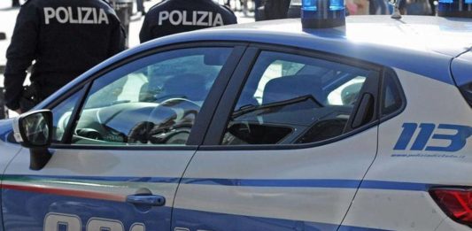 Beccati a rubare da Decathlon, arrestati due giovani