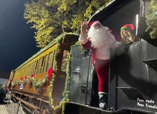 Niente slitta, a Telese Babbo Natale arriva in treno