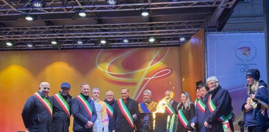 La fiamma olimpica illumina il Sannio: grande partecipazione in città e a Telese