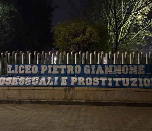 Un memorial come terreno di scontro: striscione offensivo contro studenti del ‘Giannone’