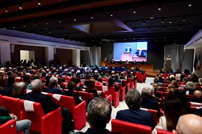 Lum_Aula_magna_cop_comm