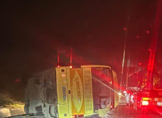 Autobus si ribalta sulla Fondovalle Isclero, ferito l’autista