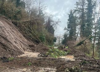 Sant’Angelo a Cupolo – Cede il terreno sulla provinciale 12: incognita mezzi pesanti e bus