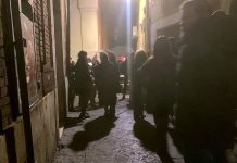 Giovane accoltellato in centro, è giallo