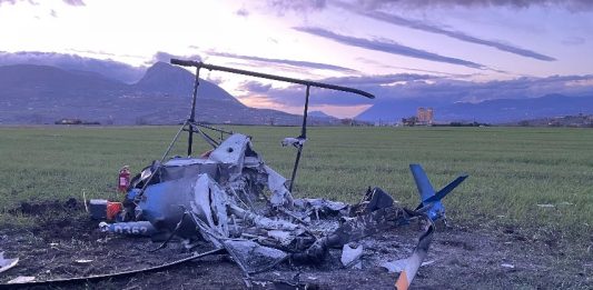 Tragedia nei cieli, si schianta ultraleggero: muore 76enne, gravissimo il pilota