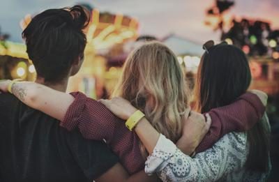 Stare insieme è un anti-stress, studio svela i benefici dello ‘scudo sociale’