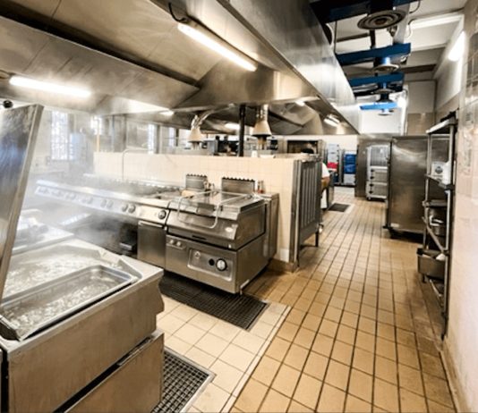 Mensa, l’Asl blocca il centro di cottura: ai bambini panino invece del pasto caldo