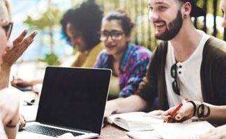 Cresce occupazione under 35 ma non la qualità, un terzo dei giovani è precario