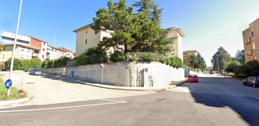 Ancora problema miasmi a Capodimonte, la testimonianza: “Casa infestata anche con infissi chiusi”