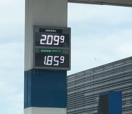 Carburanti, il taglio c’è ma non si vede: i prezzi restano alle stelle