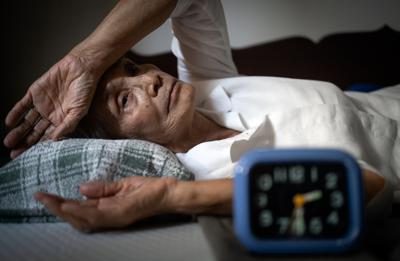 Insonnia degli anziani disturbo sottovalutato, i consigli di Garattini