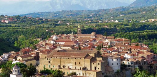 Il voto a Sant’Agata scuote il centrodestra: “Forza Italia sostiene la sindaca alleata di Mastella?”