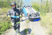 Auto si ribalta, ferito 98enne alla guida