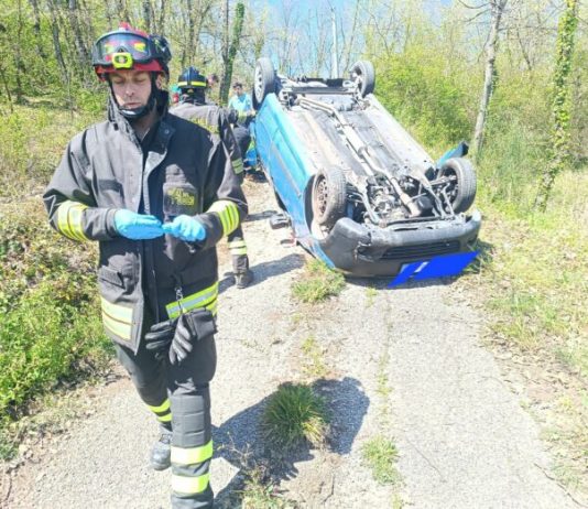 Auto si ribalta, ferito 98enne alla guida