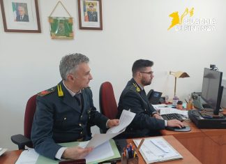 Controlli della Finanza in un negozio, scovati quattro lavoratori in nero