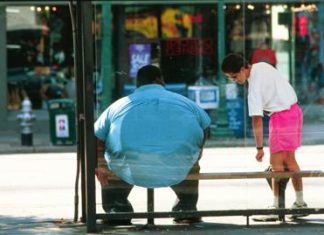 L’obesità sana non esiste, anche con esami perfetti rischio malattia e morte aumenta: lo studio