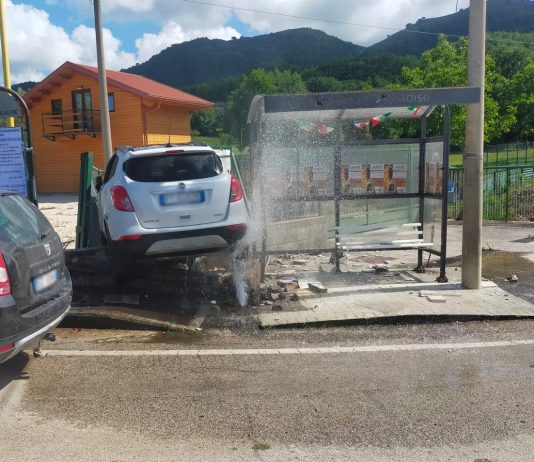 Limatola – Auto distrugge conduttura idrica