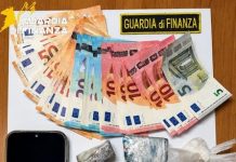 Beccata con la droga nel fuseaux: pusher nei guai