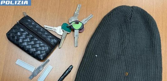 Beccati con chiavi false, lime e arnesi da scasso: nei guai due 67enni