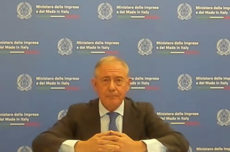 Farmaceutica, Urso: “Modello di politica industriale per vincere sfida innovazione”