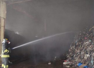 Impianto compostaggio Sassinoro, rifiuti a fuoco. Il sindaco: “Sistema antincendio non ha funzionato”