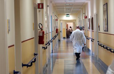 ospedale_medico_spalle_fg_3-1-2475403490