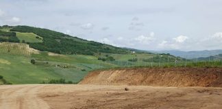 Parco fotovoltaico, lite sui lavori di scavo: “Pericolo frana, la replica: “Nessun rischio”