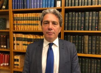 Farmaceutica, Santillo (M5S): “Industria del farmaco ha un ruolo nella transizione ecologica”