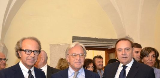 Al Teatro Romano festa per i 50 anni di Mastella in politica: il canone non è esentato
