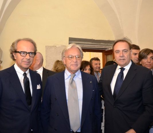 Al Teatro Romano festa per i 50 anni di Mastella in politica: il canone non è esentato